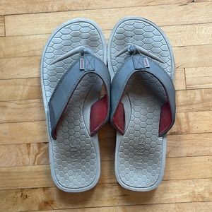 Simms men’s flip flops size 11